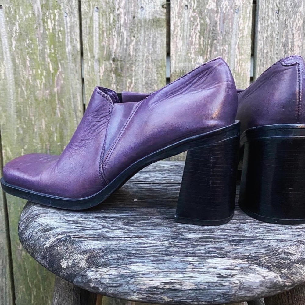 • v i n t a g e • purple leather diba shooties